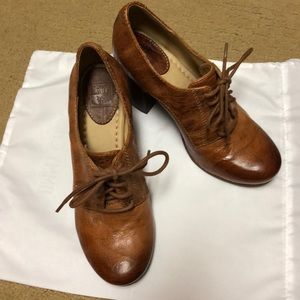 Women’s Frye shoe